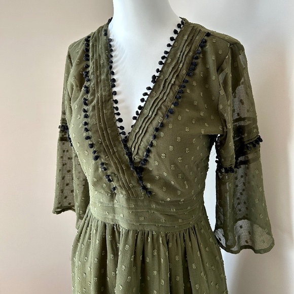 Zara ⎮ Pom Pom V-neck dress - Picture 5 of 10